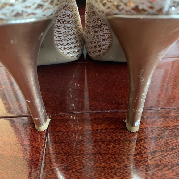 Audrey Brooke gold and white heels - Picture 8 of 8